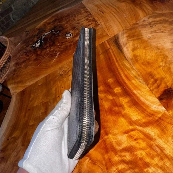 Louis Vuitton
2014 Damier Graphite Pattern Zippy Organizer Wallet - Picture 14 of 17